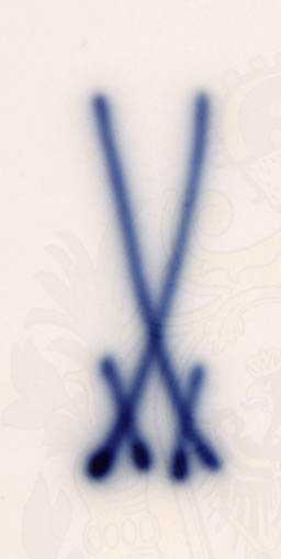 WANDTELLER, weißes Porzellan, glasiert, Schwerter-Marke Meißen, Spiegel mit dkl.blauer Unterglasur - Bild 2 aus 2