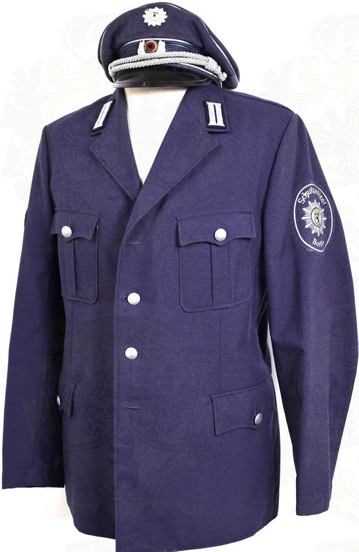 UNIFORM WESTBERLINER POLIZEI, f. e. Hauptkommissar der Schutzpolizei, um 1970: Schirmmütze m.