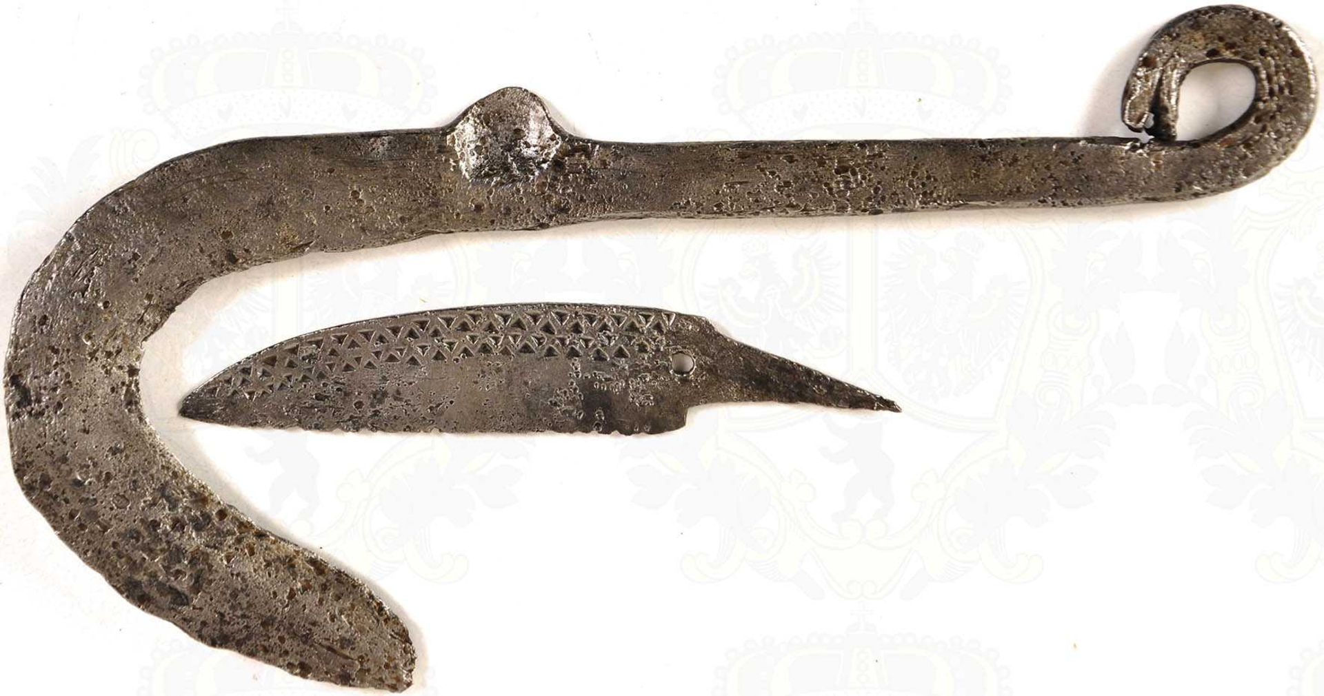 2 BODENFUNDE: Winzermesser, gebogene Klinge, L. 23 cm; Messerklinge, L. 9 cm, Keilornamentik, bde.