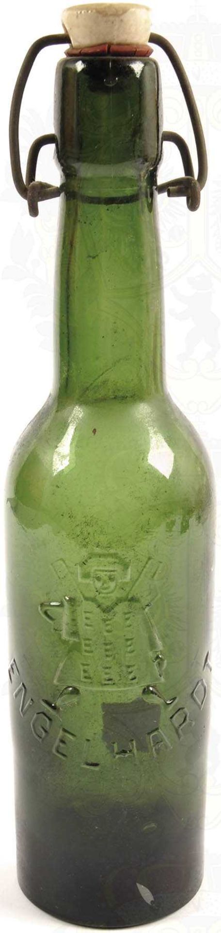 BIERFLASCHE "ENGELHARDT", grünes Glas, plastische Figur u. Schriftzug, ca. 0,4 L., Porzellan-