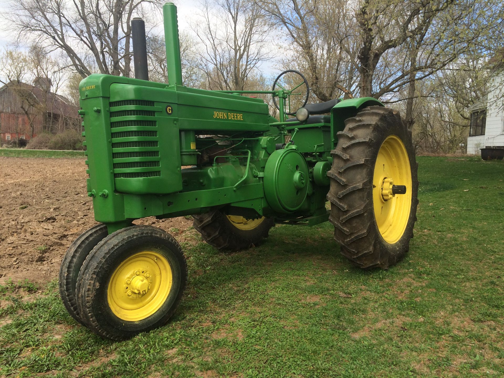 1947 John Deere G, Styled 13.6x38 rubber w/ new starter, generator, and regulator - good tin