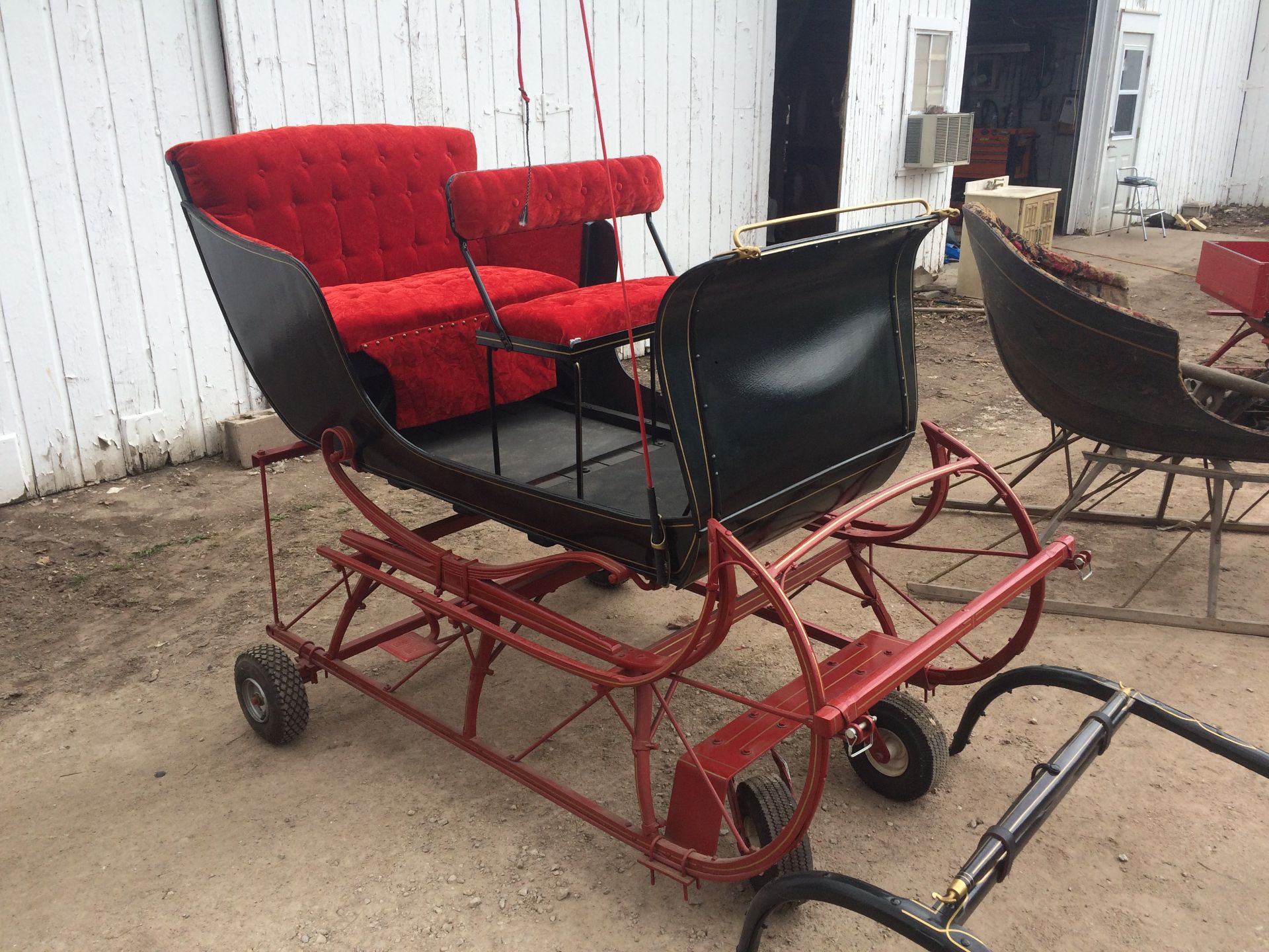 Bride & Groom Sleigh w/ wheels - stretch style