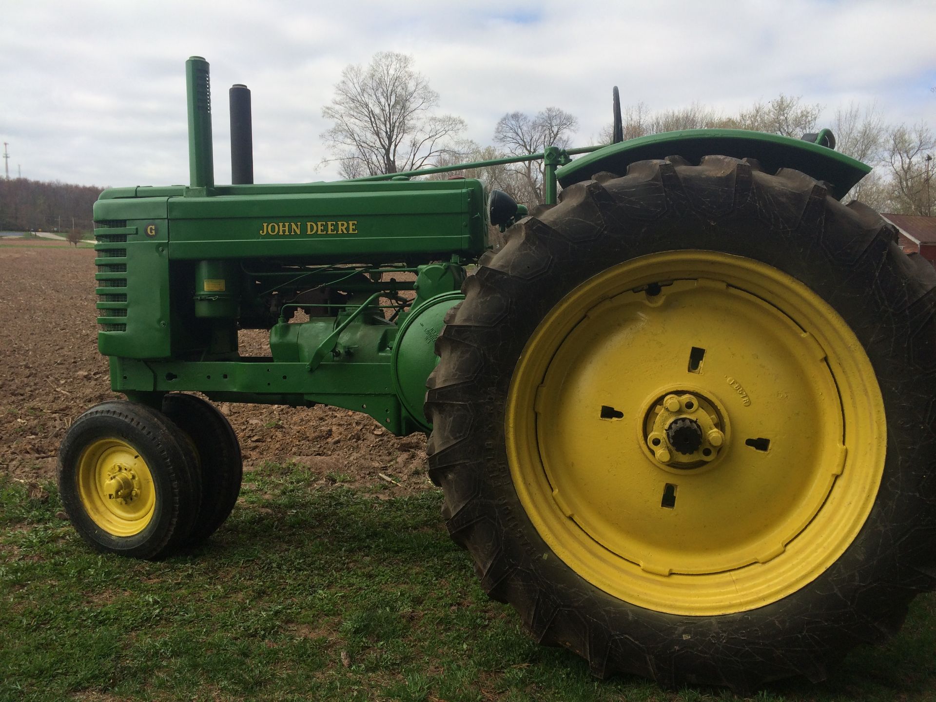 1947 John Deere G, Styled 13.6x38 rubber w/ new starter, generator, and regulator - good tin - Image 5 of 5