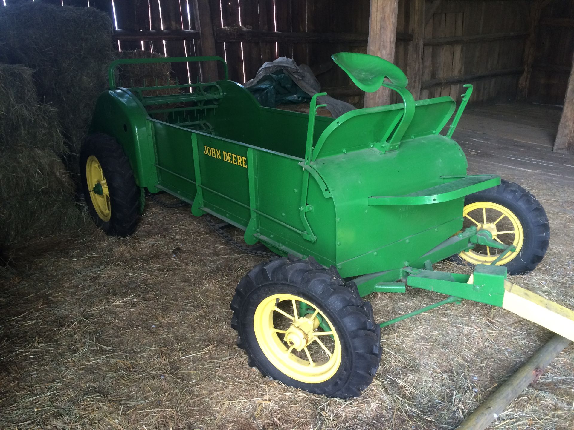 John Deere mod k-1 manure spreader w/ new rubber - fully restored