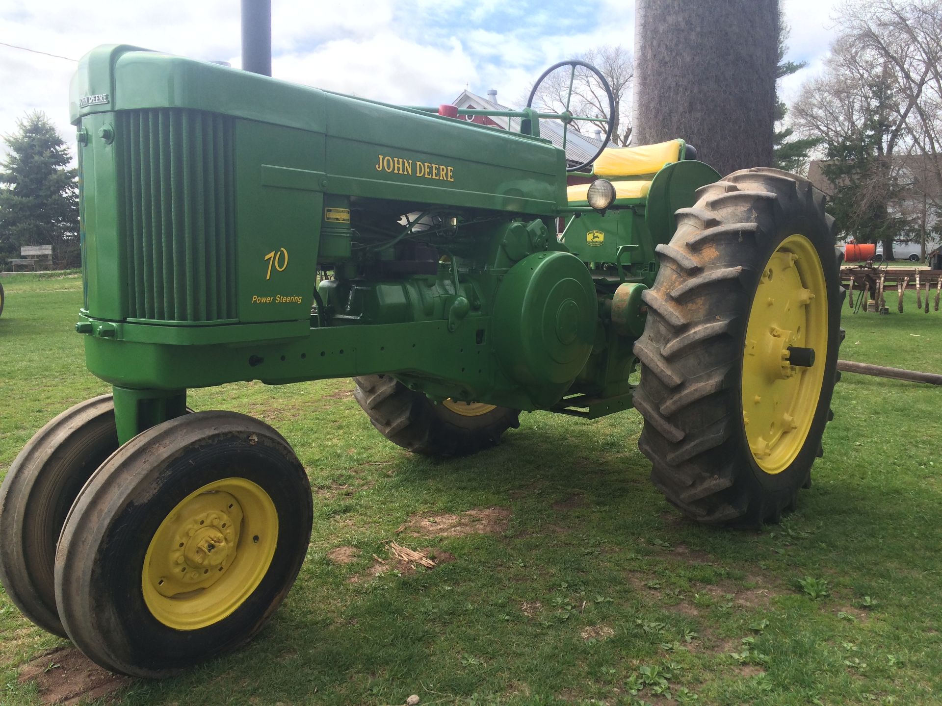 1953 John Deere 70 gas w/ power steering - newer restoration, new clutch drive disk facing, water - Image 3 of 7