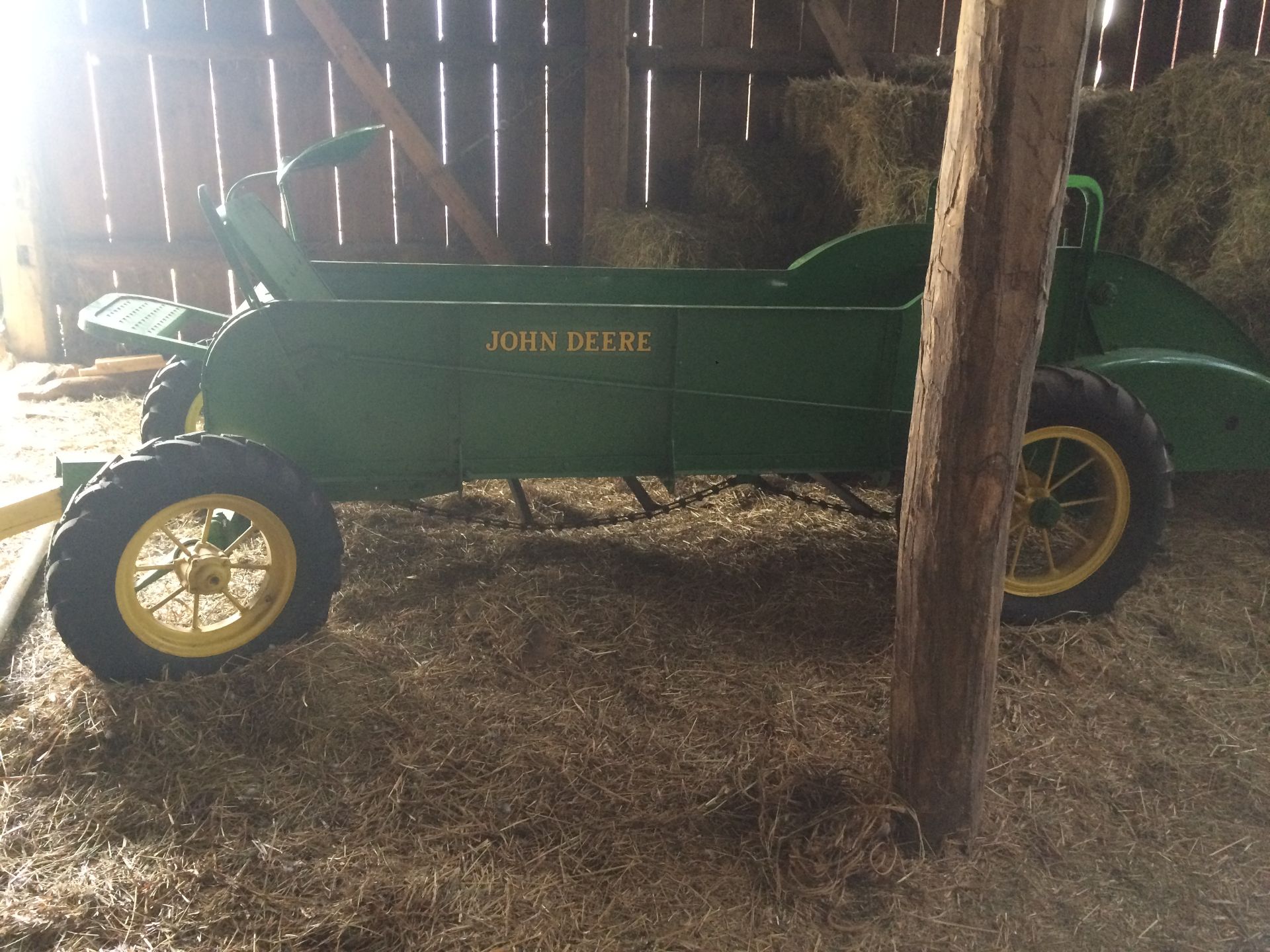 John Deere mod k-1 manure spreader w/ new rubber - fully restored - Image 4 of 5