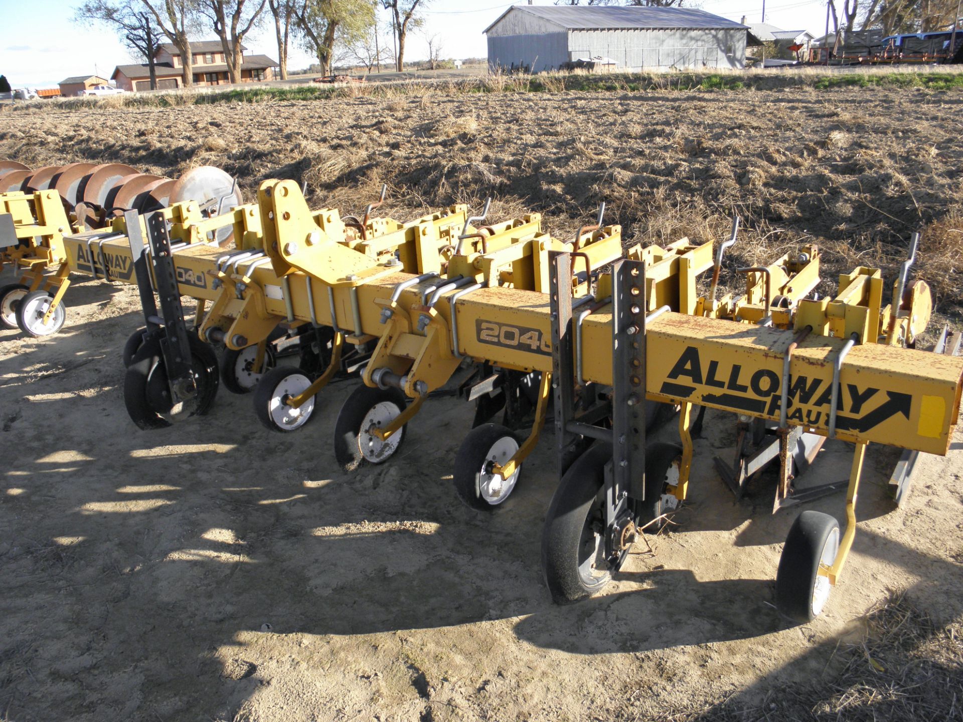 Alloway 2040 6 row cultivator w/shields