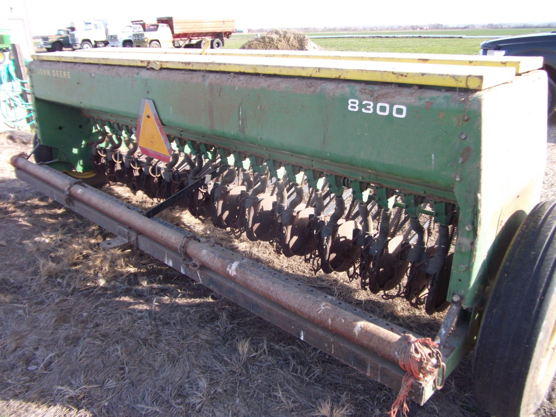 JD 12' 8300 single disc grain drill - Image 2 of 2