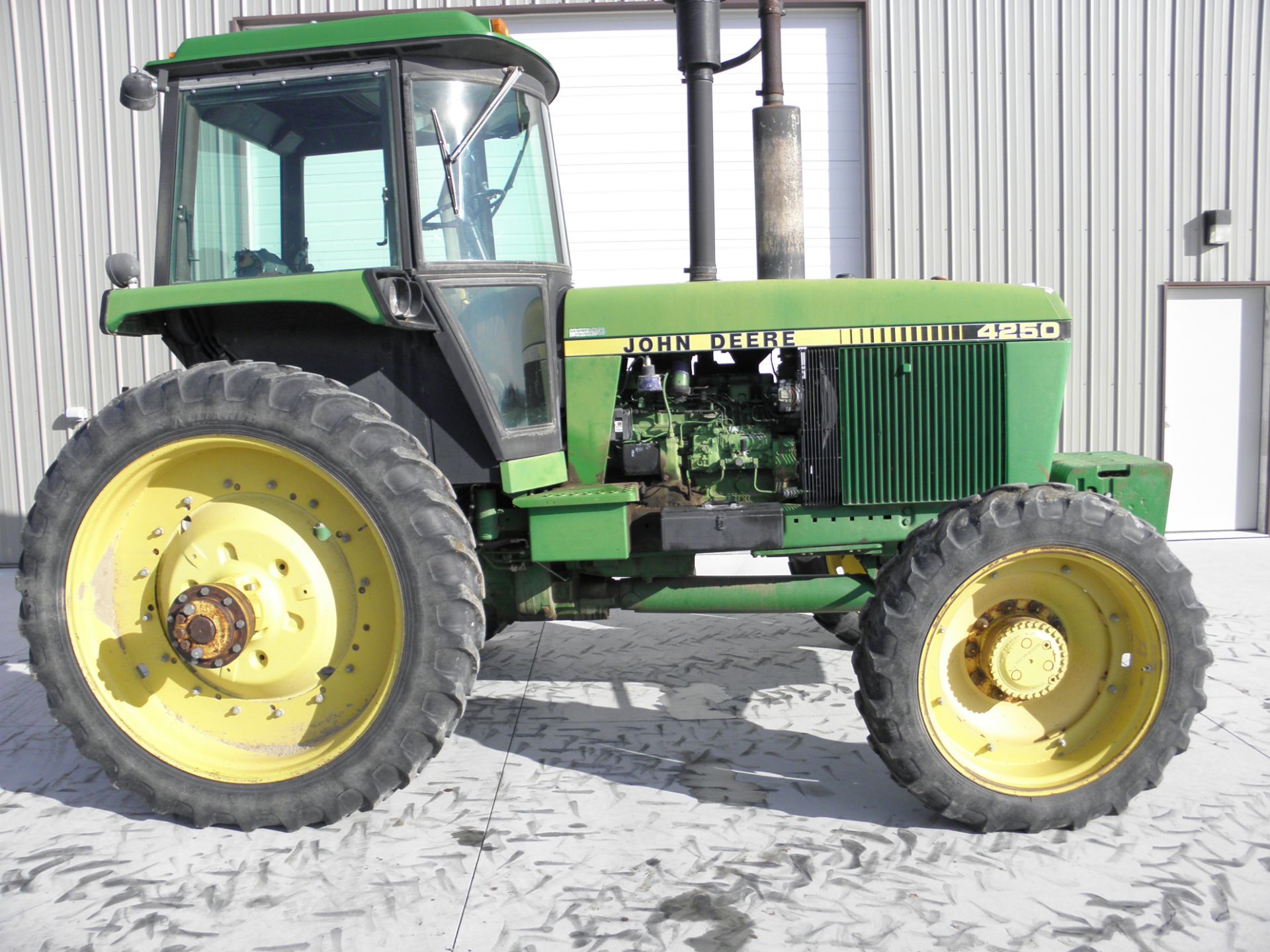 JD 4250 MFWD powershift trans, 3 hyd remotes, 12.4 X 46 rubber, 7585 hrs - Image 2 of 11