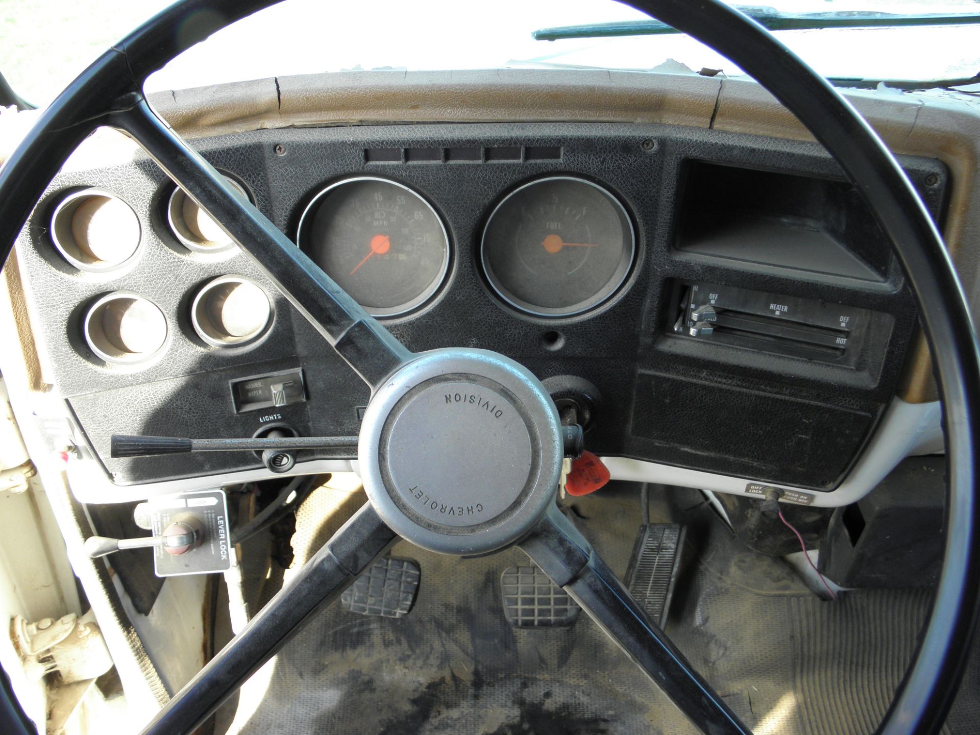 1979 Chevy C-70 tandem axle, 427 V8, 5spd 4spd 20' comb bed w/hoist, new rubber - Image 4 of 4