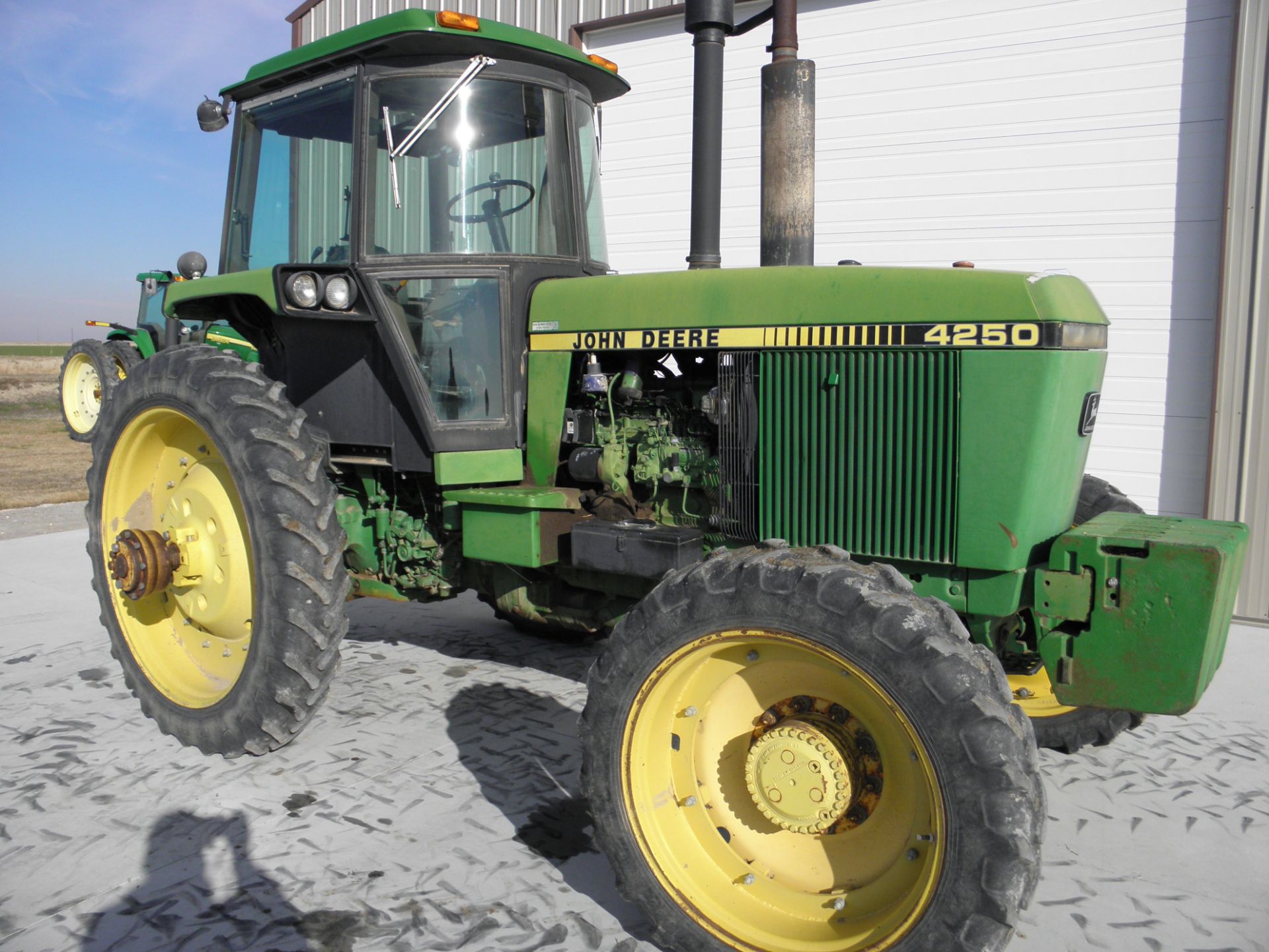 JD 4250 MFWD powershift trans, 3 hyd remotes, 12.4 X 46 rubber, 7585 hrs