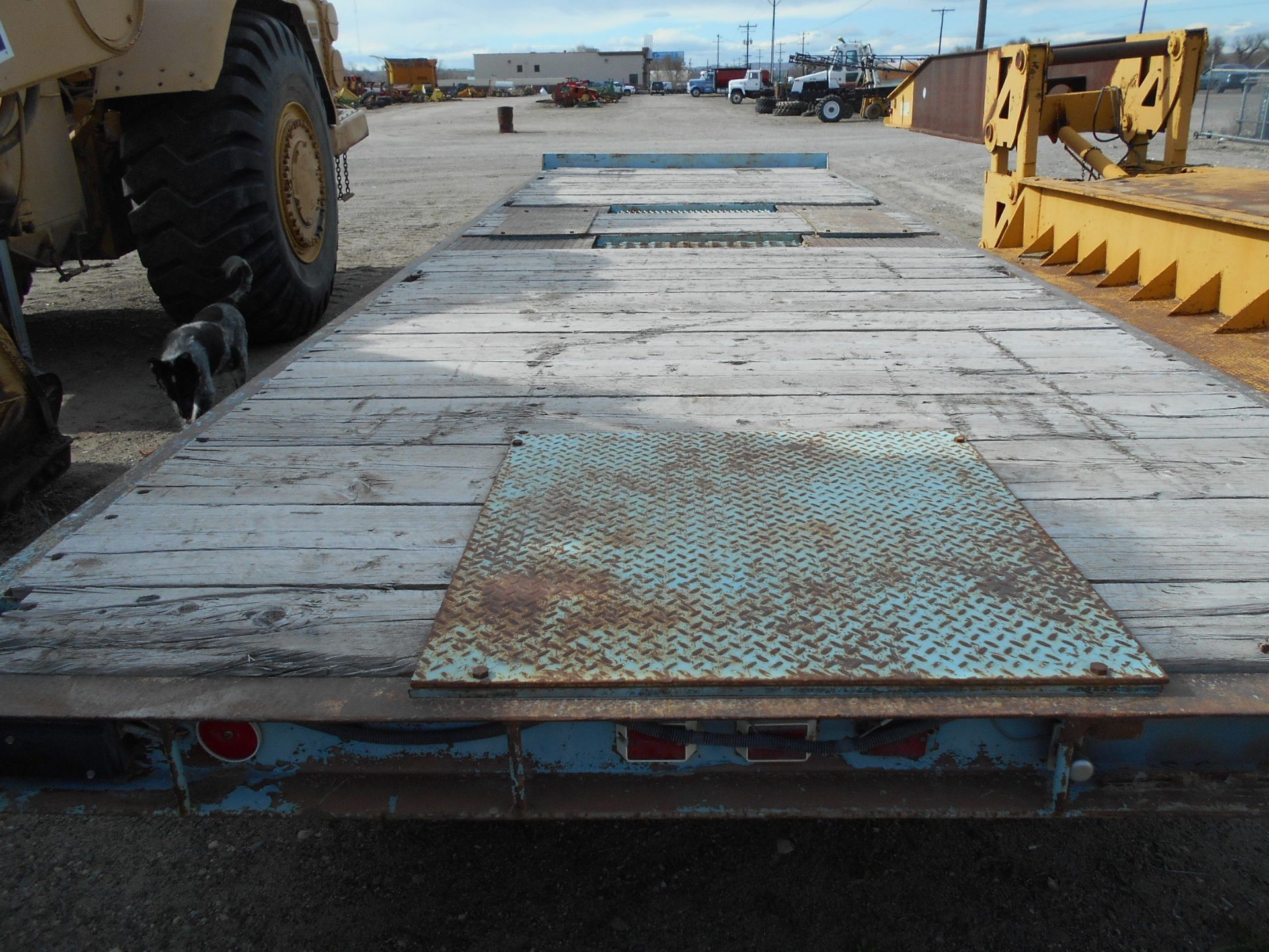 23, 1981 Miller tandem dual flatbed trailer - Image 3 of 3