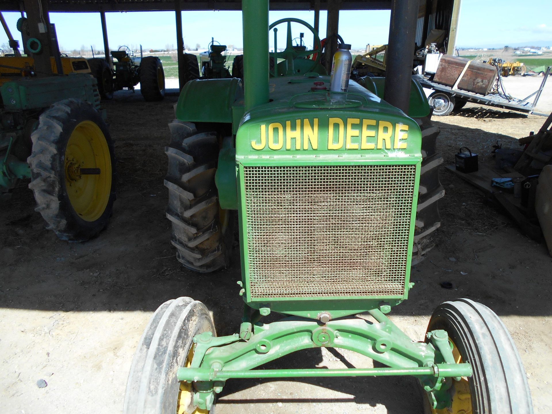 JD TRACTOR - Image 2 of 5