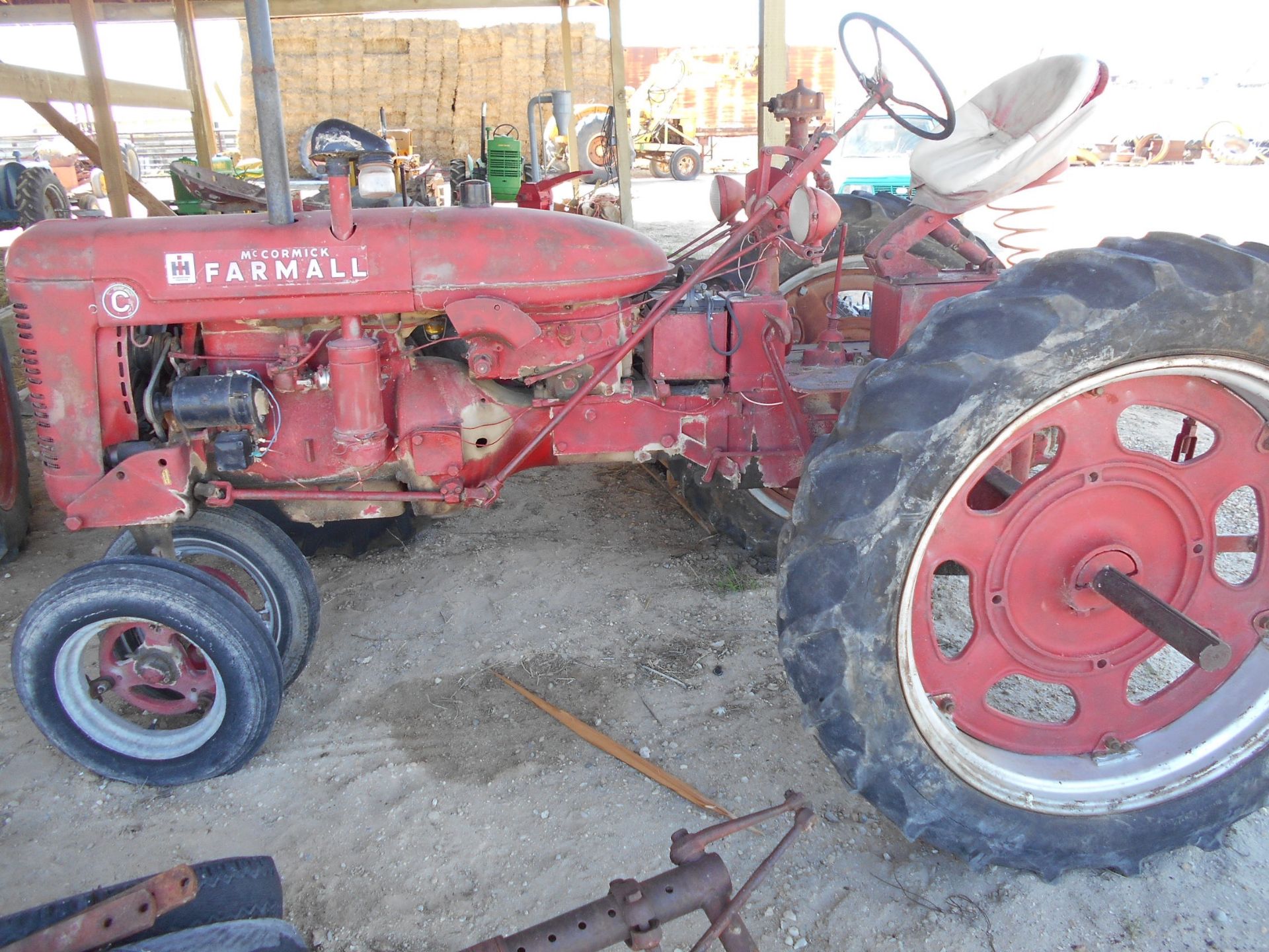 FARMALL TRACTOR - Image 2 of 4