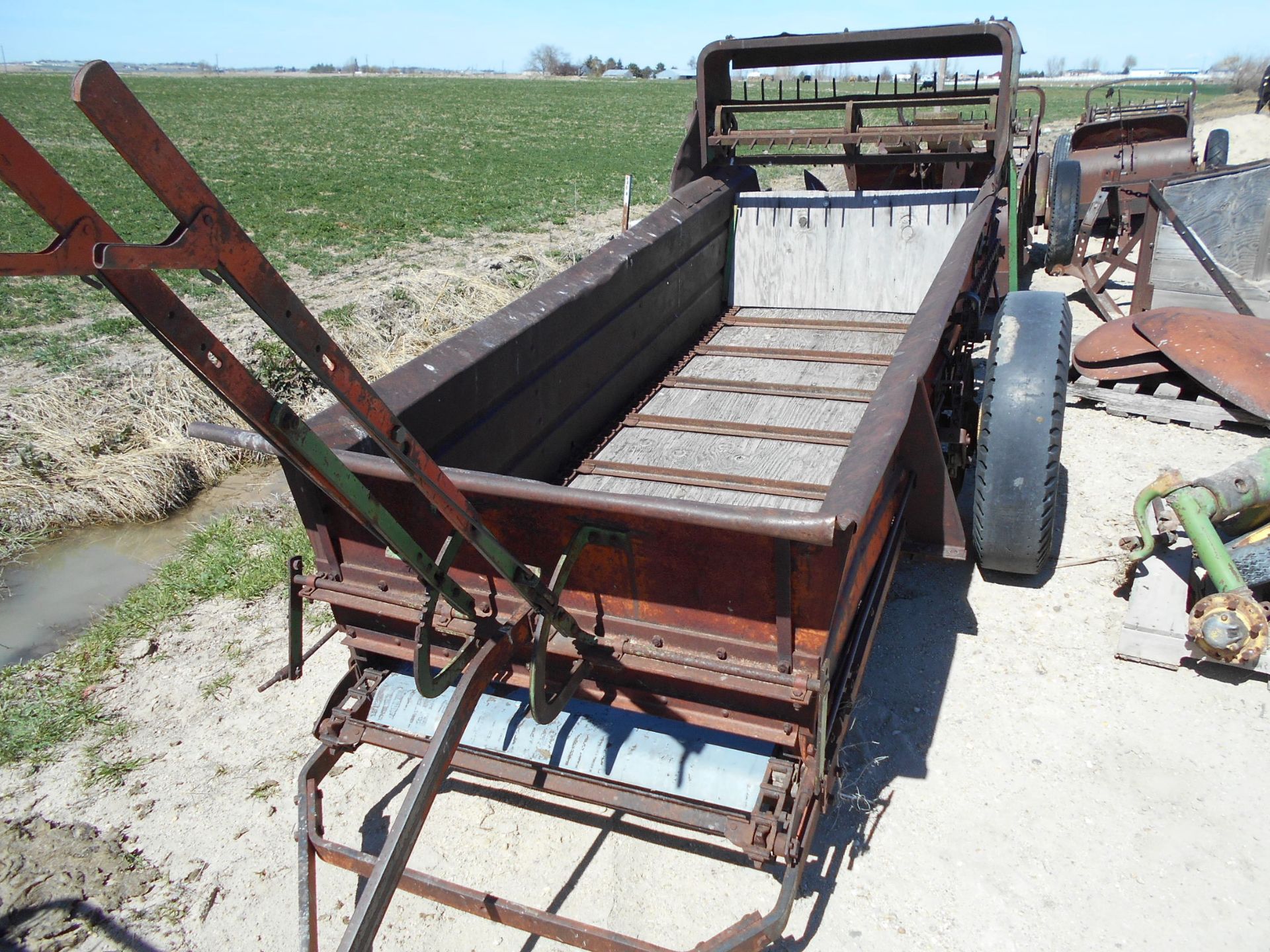 MANURE SPREADER