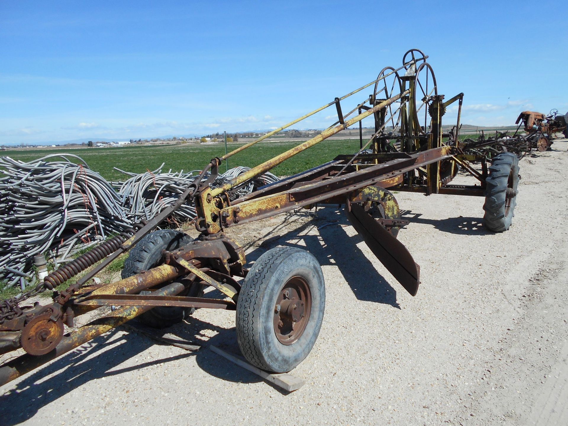 ROAD GRADER