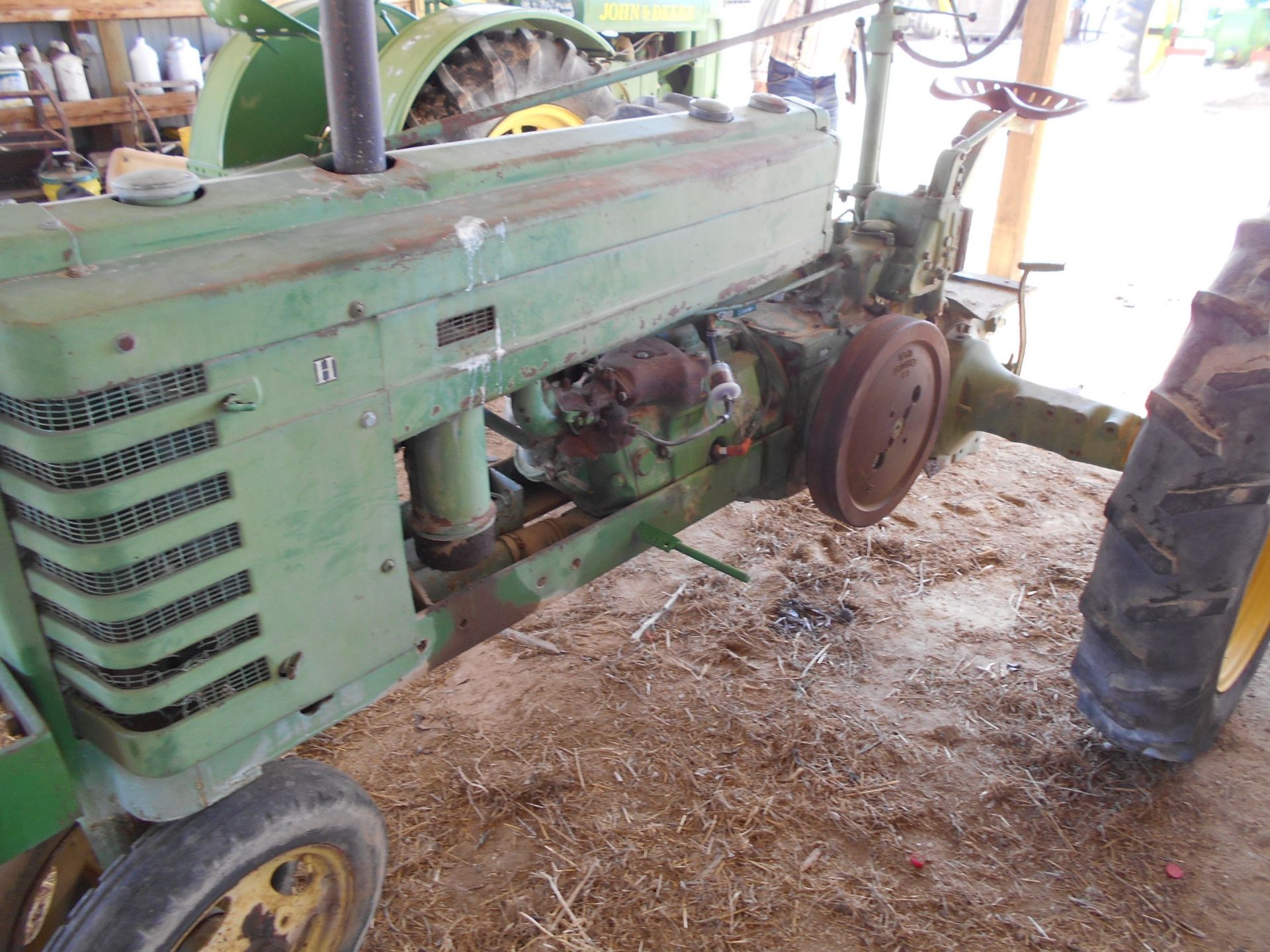 JD TRACTOR - Image 3 of 4