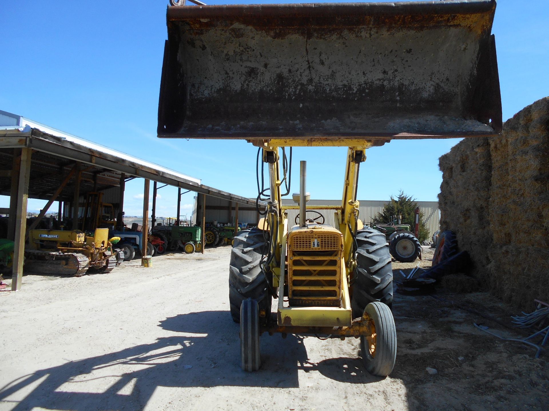 IHC TRACTOR - Image 5 of 5