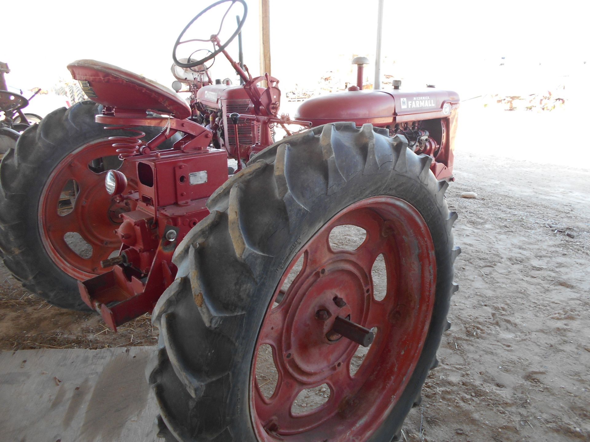 FARMALL TRACTOR - Image 4 of 6