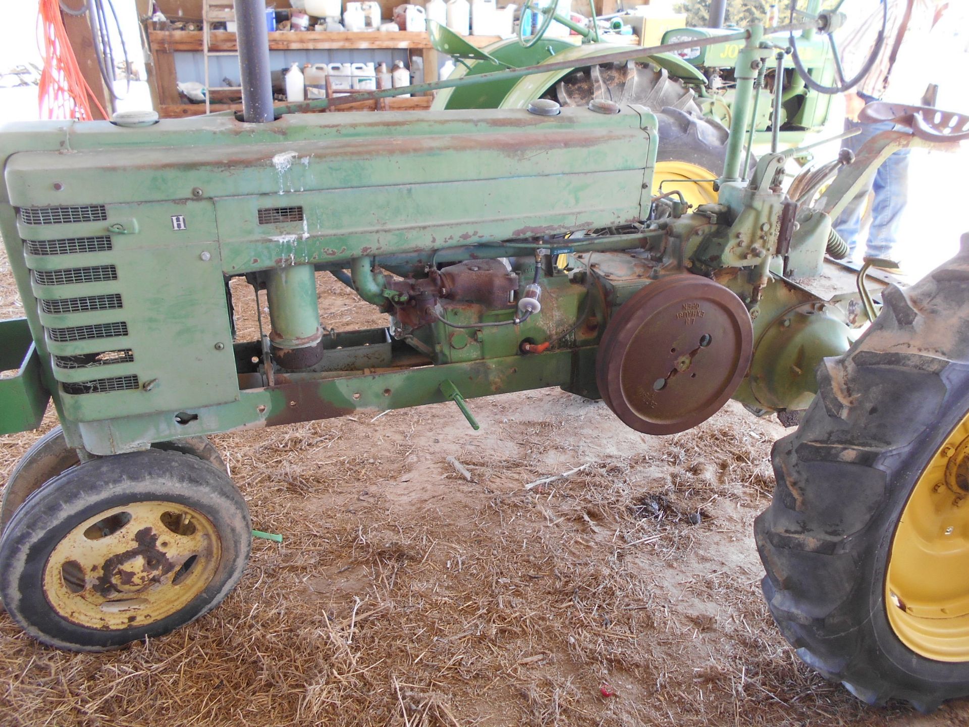 JD TRACTOR - Image 4 of 4