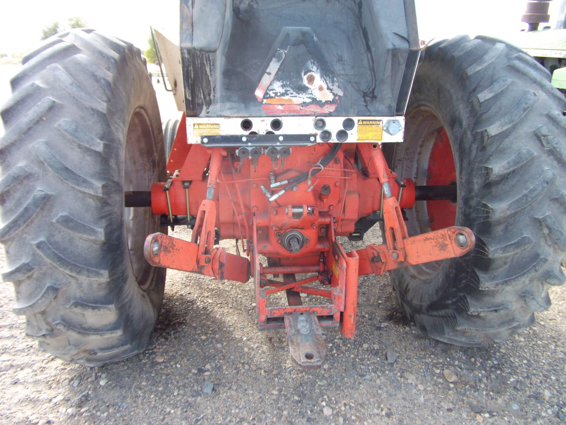 Case 2290 power shift trans 2 hyd remotes, 18.4 x38 rubber w/Buhler 795 hyd. front loader good cond. - Image 4 of 5