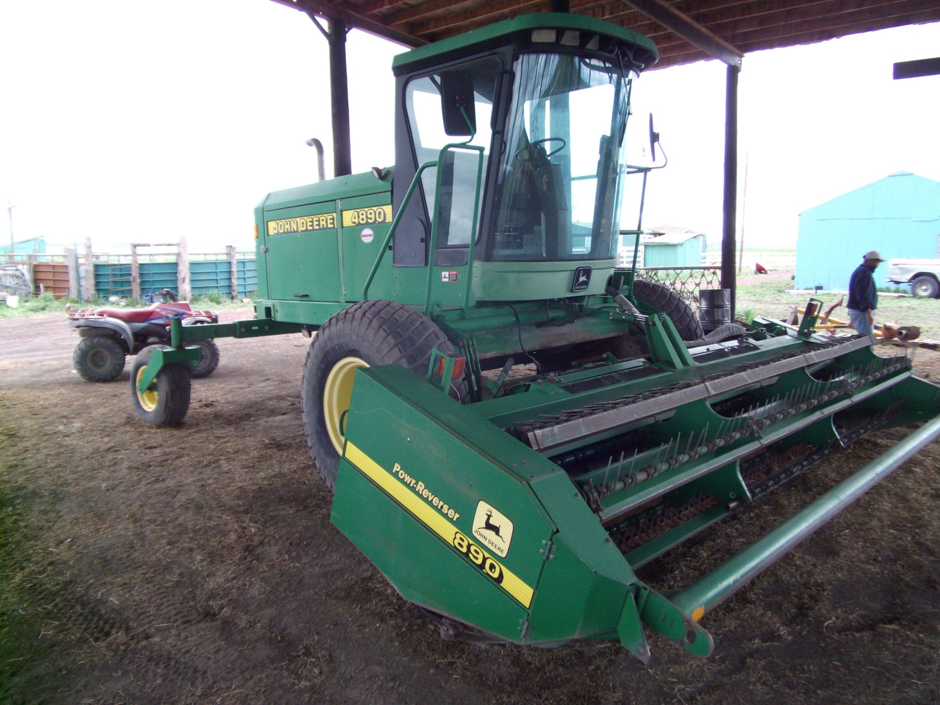 JD 4890 swather w/16' 890 power Reverser head 2776 hrs. - Image 2 of 8