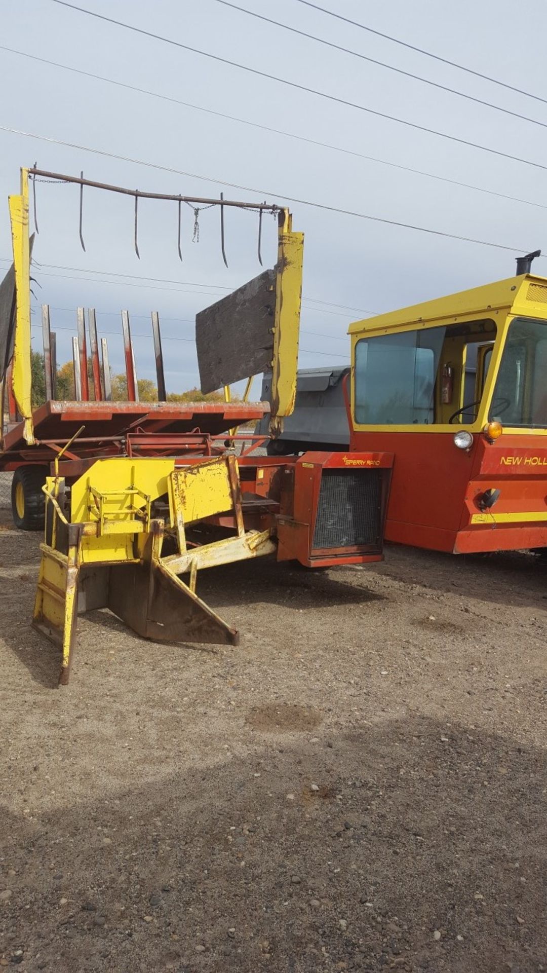 New Holland 1049 self propelled 3 Wide stack wagon gas engine 4spd 2spd