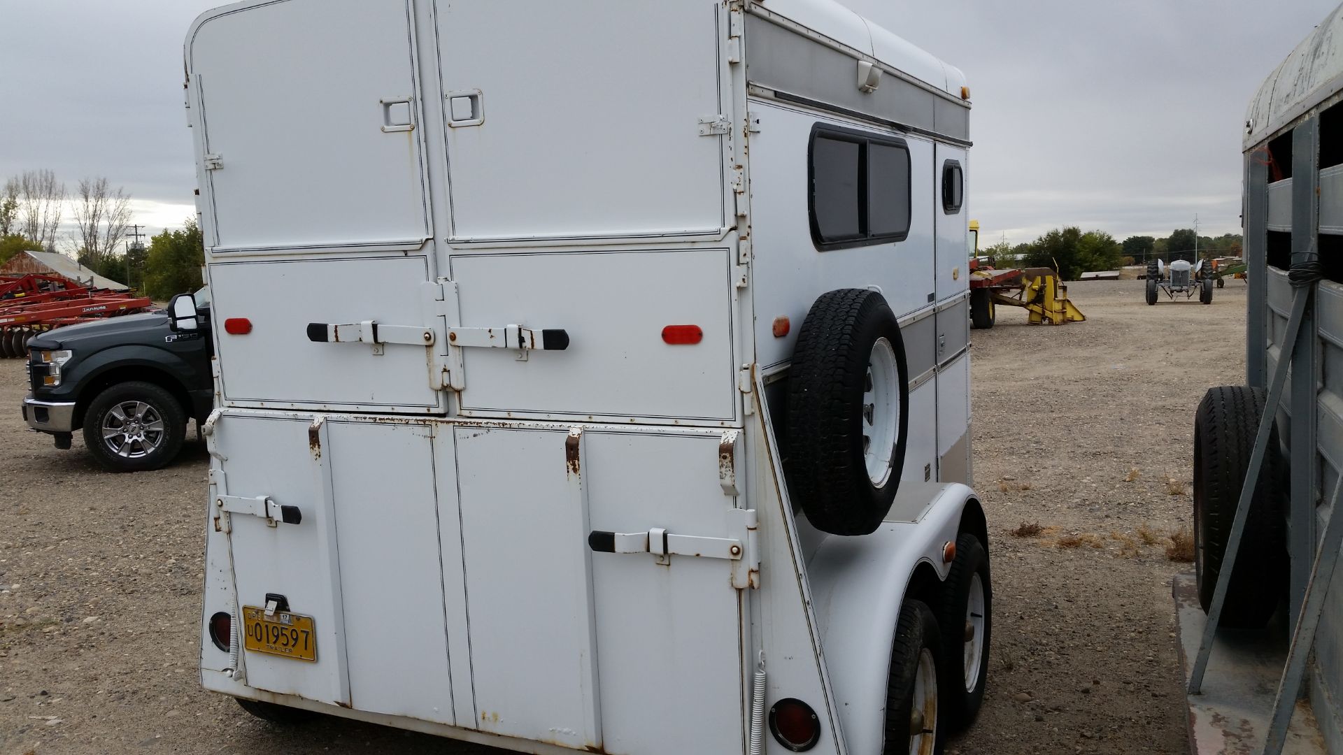 1986 Circle J Thoroughbred 2 horseTandem axle stock trailer x con. - Image 3 of 3