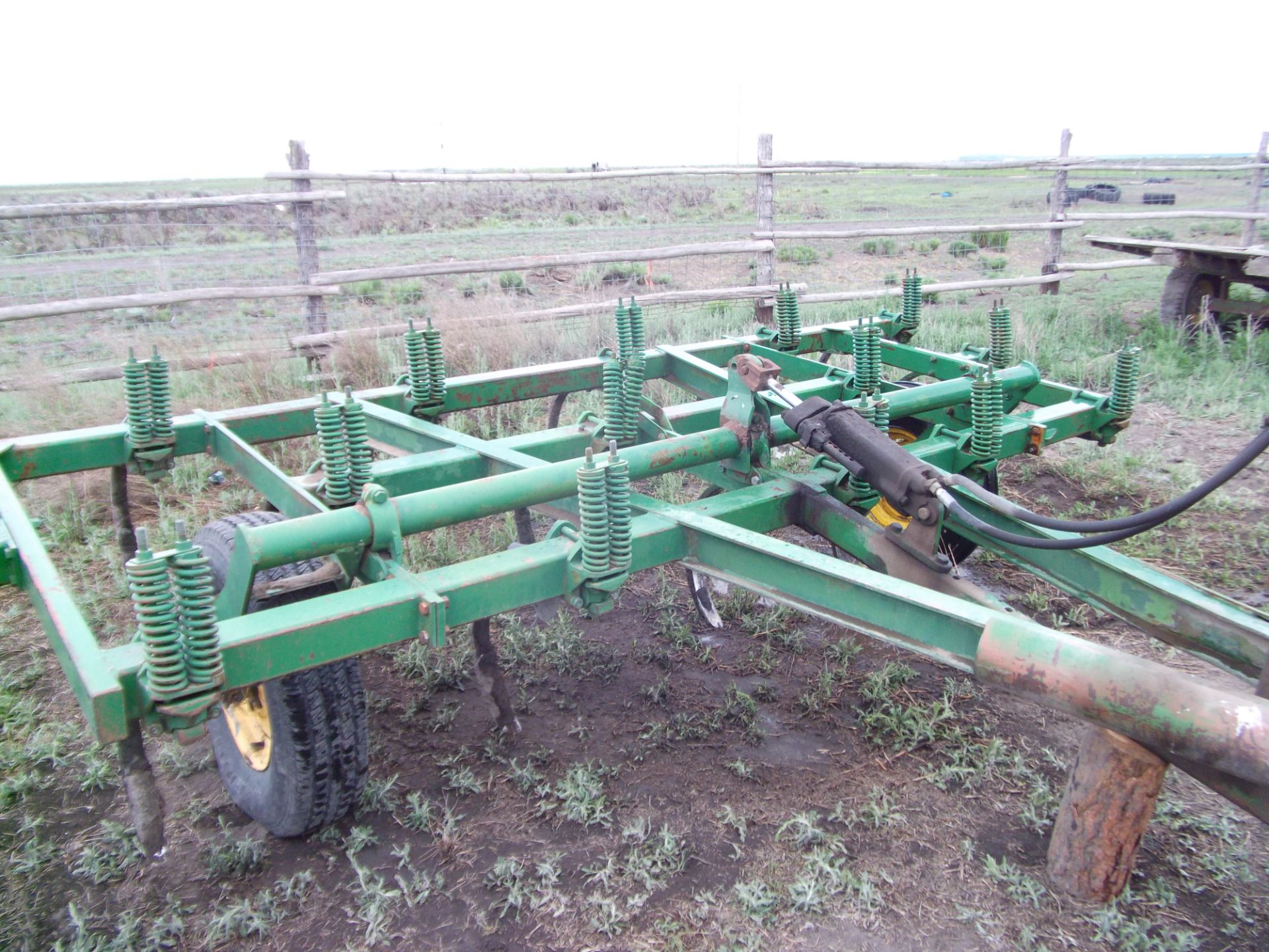 JD 15.5' pull type chisel plow