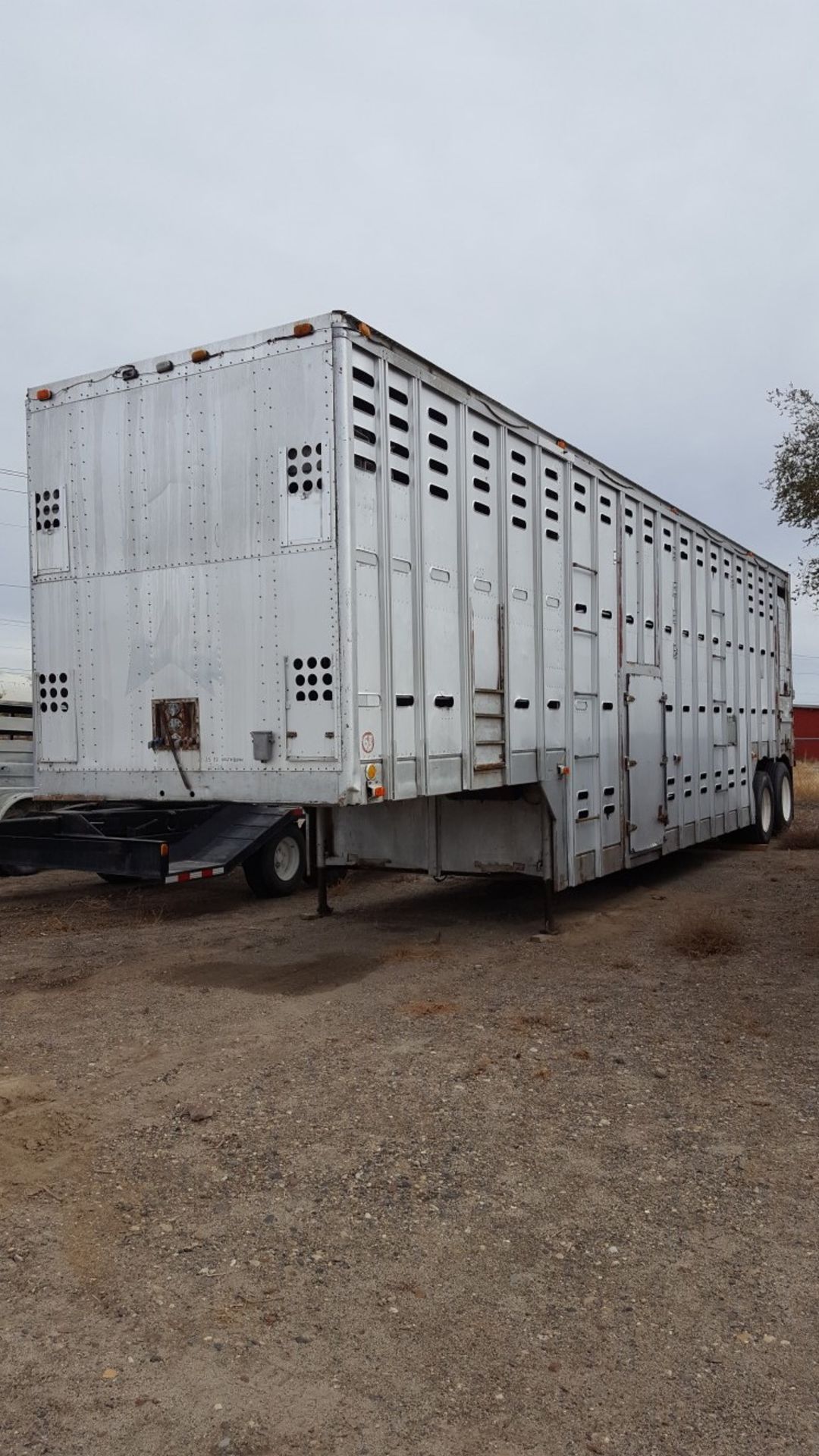 1968 Utility 40' alum. semi cattle trlr.