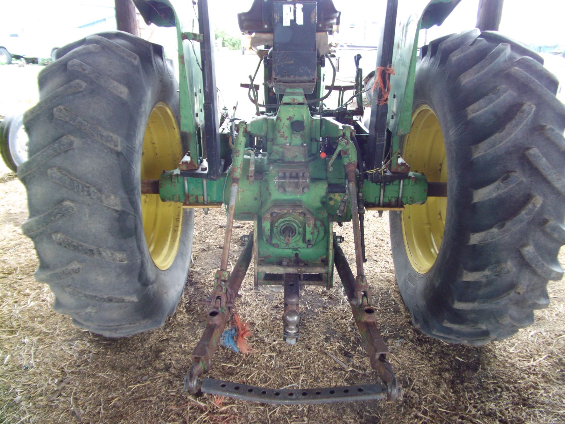 JD 2840 stnd trans. 1 hyd. remote roll guard 18.4x38 rubber - Image 3 of 6