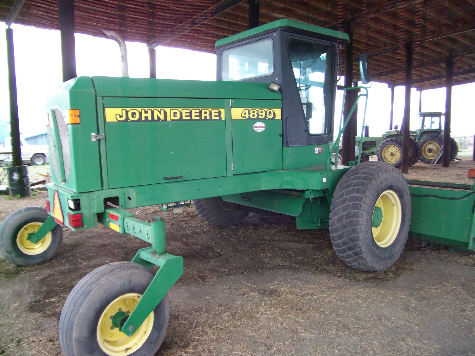 JD 4890 swather w/16' 890 power Reverser head 2776 hrs. - Image 3 of 8