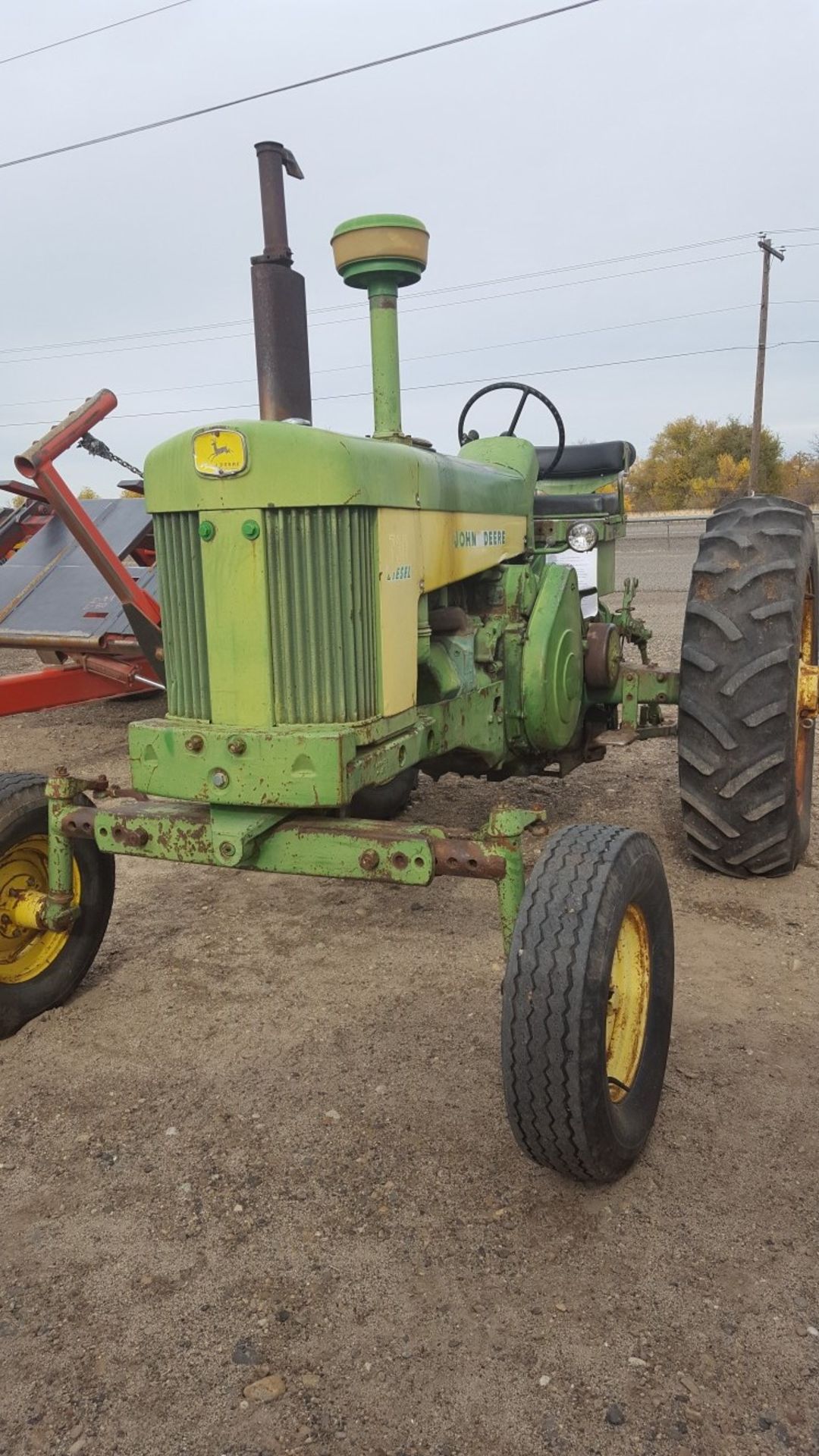 JD 730 diesel elec.start 3pt 15.5x38 Rubber wide front runs good