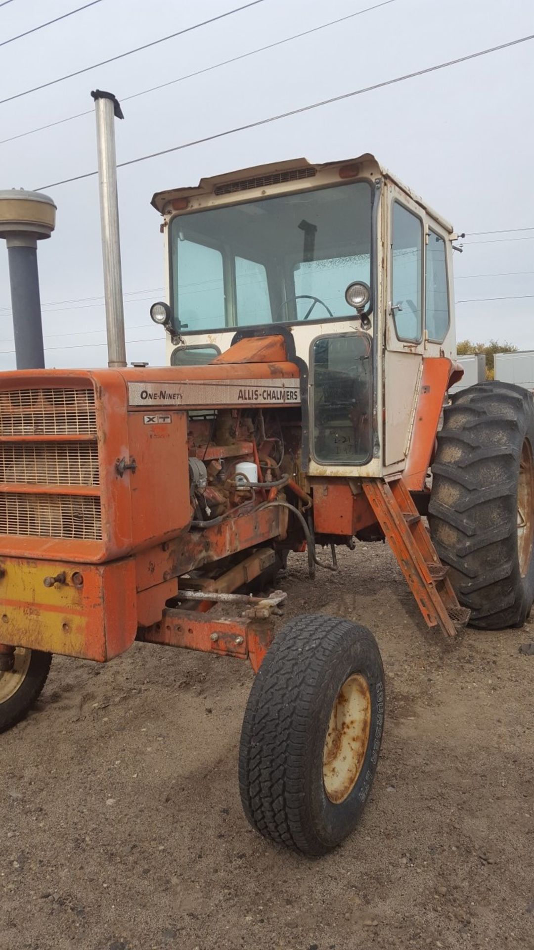 Allis Chalmers XT 190 hi lo trans.2 hyd. Remotes 18.4x34 rubber cab