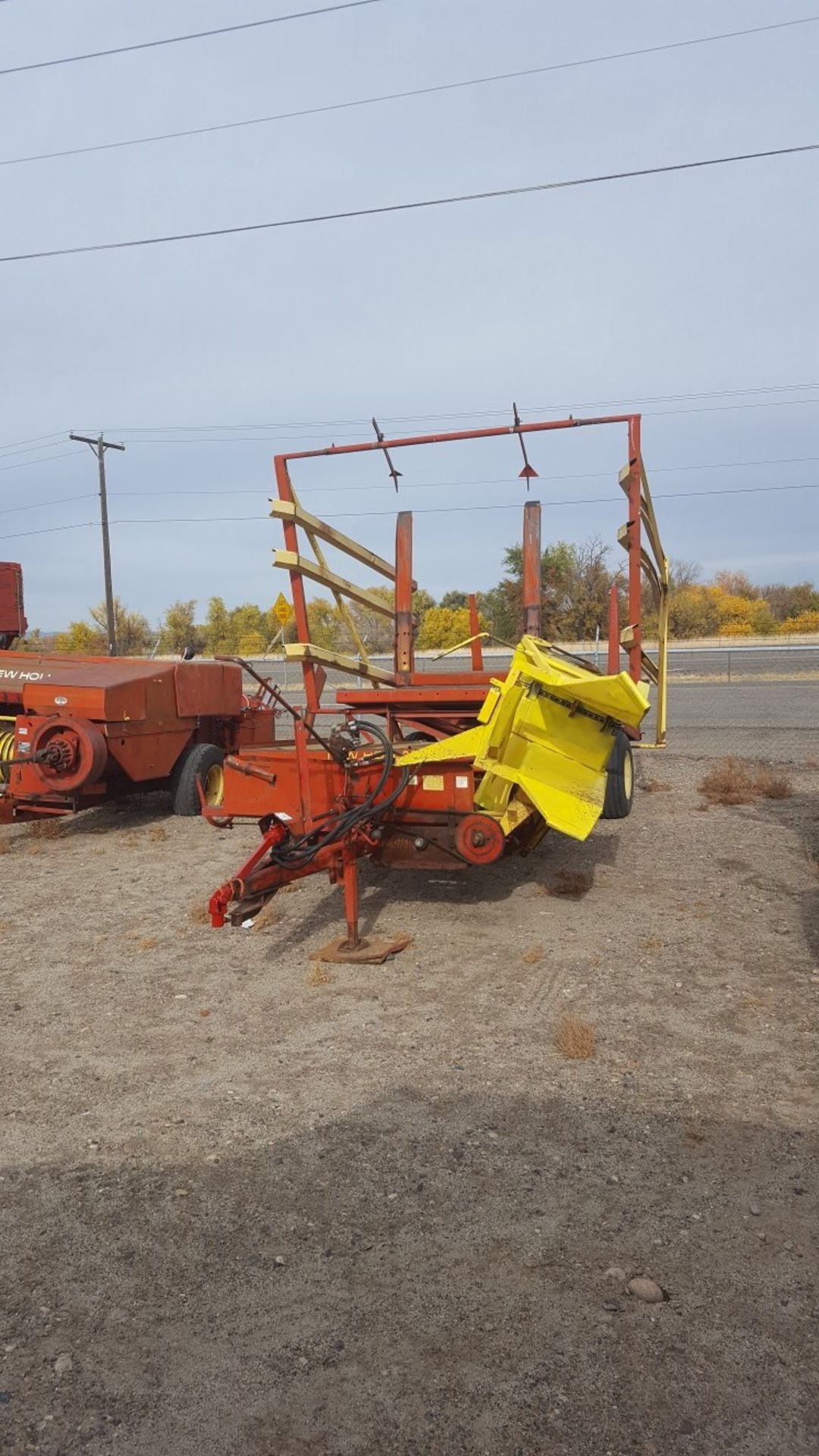 New Holland 1002 pull type stack Wagon