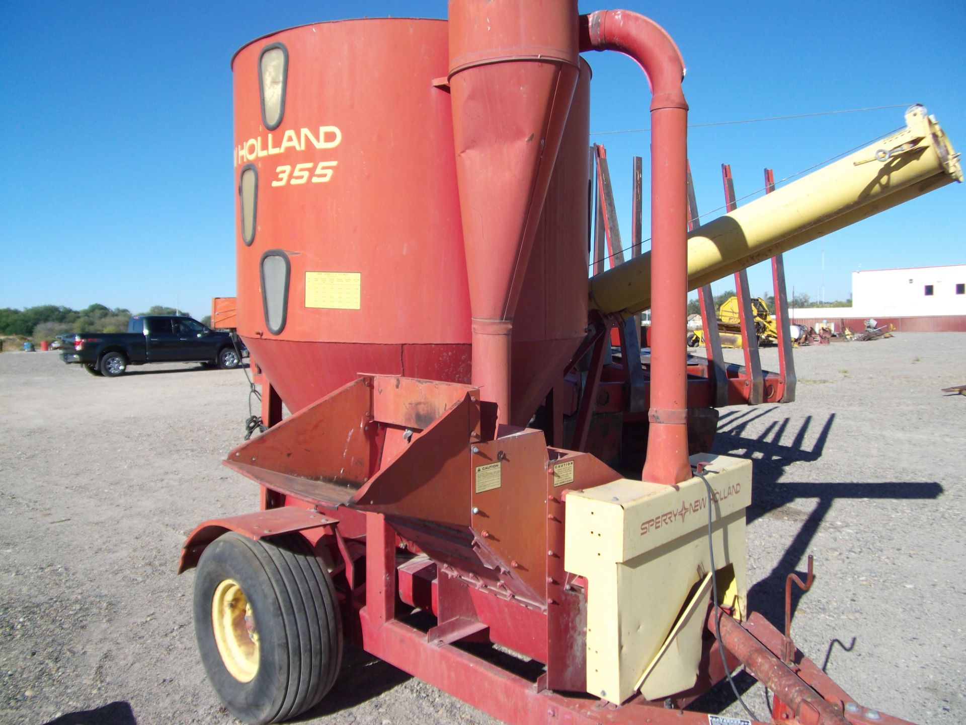 New Holland 355 pto grinder mixer. w/scale - Image 2 of 2