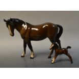 A Beswick brown gloss horse and foal (2)