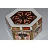 A Royal Crown Derby 1128 pattern hexagonal box and cover