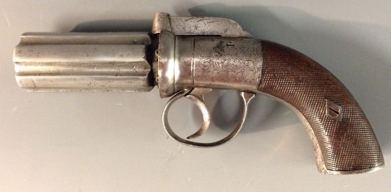 A 19th century percussion six shot pepper box pistol, 7cm barrel, - Bild 2 aus 2