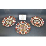 A Royal Crown Derby Imari Christmas plate 1995 1,335/2,500 with certificate; others, 1996 99/2,