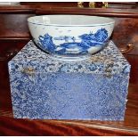 A late 20th century Chinese export ware large blue and white bowl, 29cm diameter,