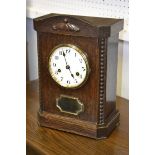 An early 20th century oak mantel clock, c.