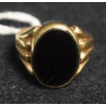 A gent's 9ct gold signet ring, 7.