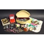 Jewellery - a banded agate brooch; others; dress rings; fringe necklace; etc.