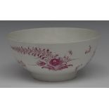 A Worcester circular bowl, decorated in the manner of Meissen,