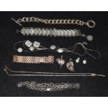 Jewellery - a silver mounted cat pendant; a filligree brooch, a heavy weight fancy link bracelet,