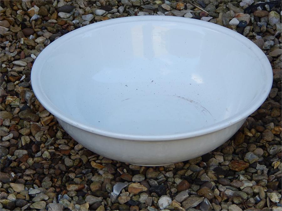 White Chamber Pail and cover with rattan handle and a white bowl - Image 3 of 4