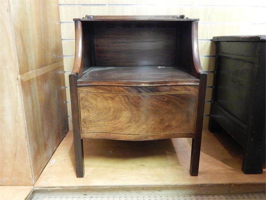 Serpentine front bedside Cabinet mahogany Late 18th / early 19th century. 57cm wide, 75cm high, 52cm