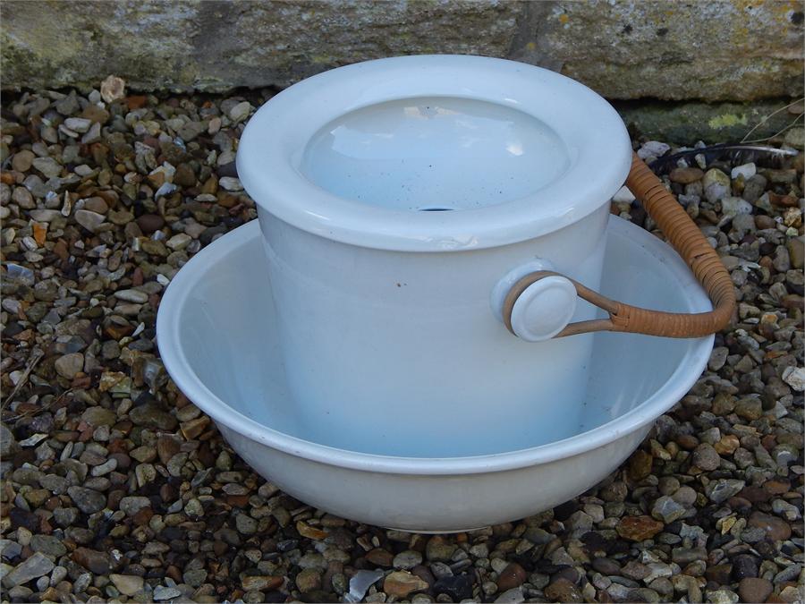 White Chamber Pail and cover with rattan handle and a white bowl - Image 4 of 4