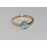 Hallmarked 9ct yellow gold and blue glass ring weight: approx 1.8 grams, size: Q-R/8